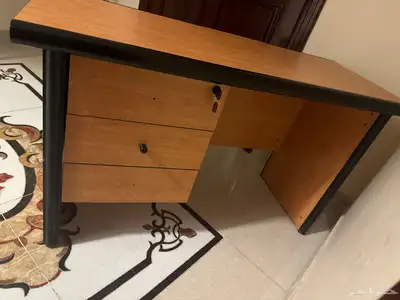 مكتب استخدام نظيف بقفل للادراج 0
