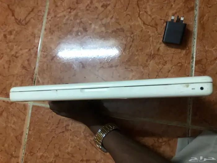 ماك بوك نضيف بس بدون شاحن 6