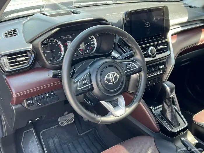 Toyota urban cruiser model 2024 low running km FOR SALE 3