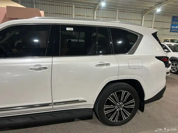 لكزس LX600 سعودي BB عداد 19 الف مالك واحد وكاله 7