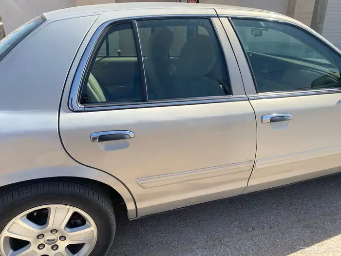 للبيع فورد 2011 كراون فكتوريا 2