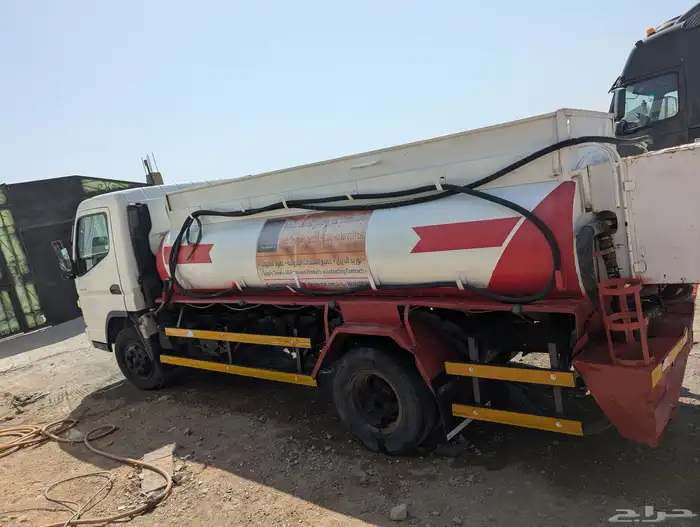 للبيع دينا صهريج ديزل 5500 لتر مستوبيشي 2013 جاهزة 5