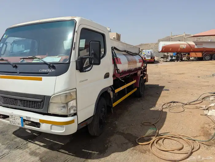 للبيع دينا صهريج ديزل 5500 لتر مستوبيشي 2013 جاهزة 0