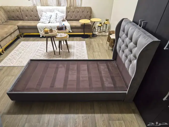 اثاث مختلف بحالة ممتازة جدا 13