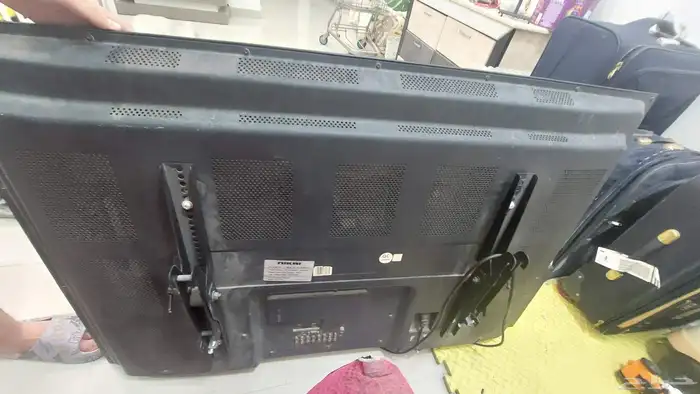 متفرقات شاشة وسرير اطفال ومكتب 1