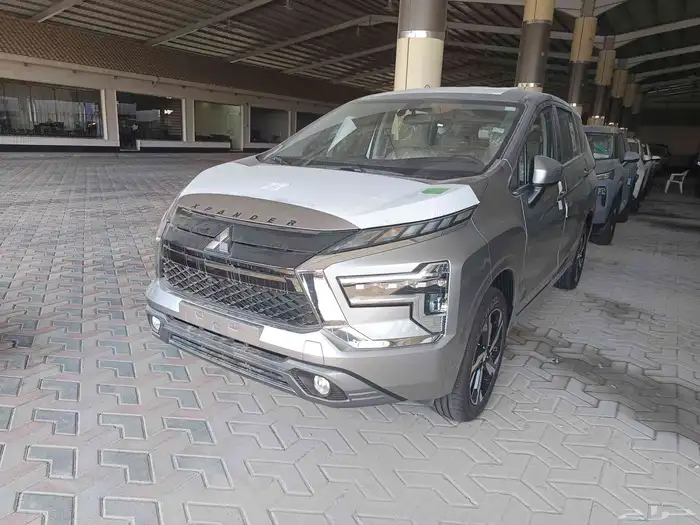 ميتسوبيشي اكسباندر هاي لاين 1