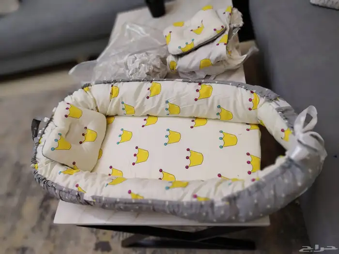 مهد أطفال جديد مغلف مرتبةحاضنة أطفال مغلفه يوجد كميات 9