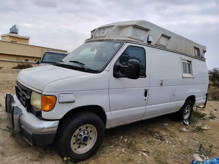 فانF350 ديزل موديل 2006 لوحة خصوصي للبيع ماشي حوالي 195000 3