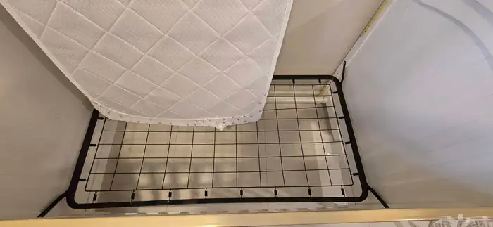 سرير أطفال مع مرتبة من سنتر بوينت أخت الجديدة ووحدة أدراج 2