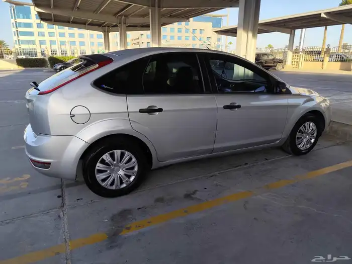 ford focus hatchback 3