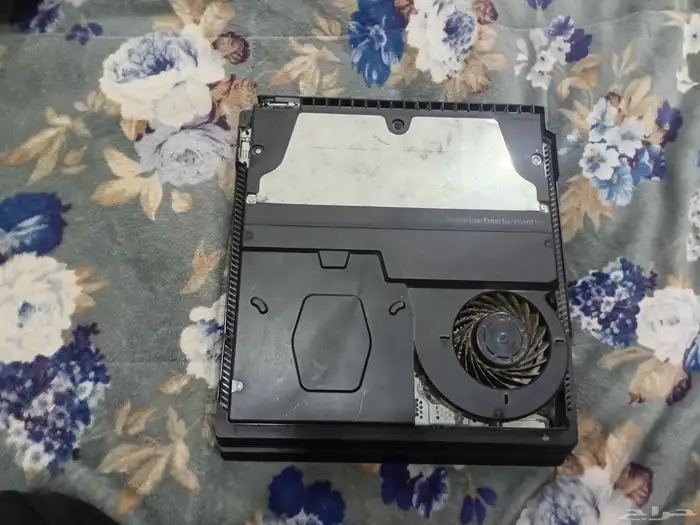 سوني 4 نظيف مفتوح مره وحده للتنظيف يحتاج له هاردسك وغطاء له 0