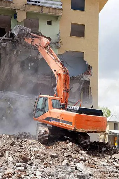 اعمال الهدم عماير الرس 1