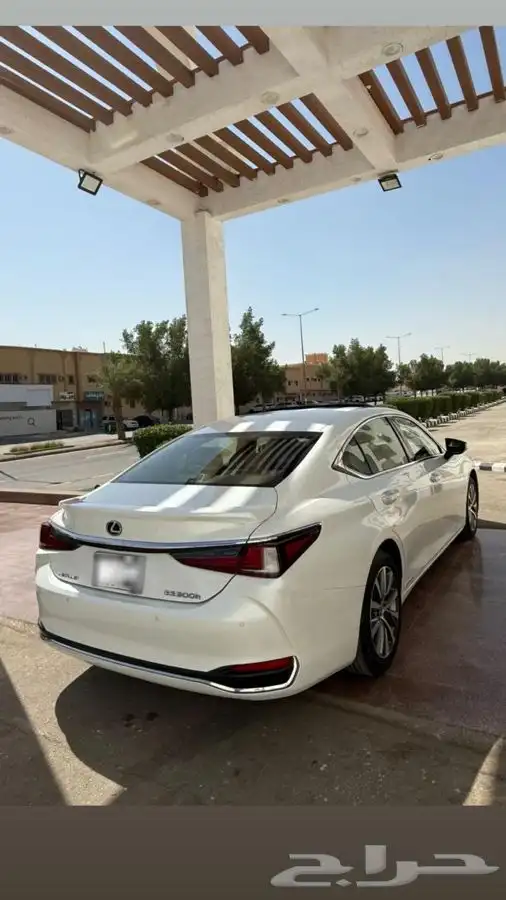 لكزس ES350 2021 نظيف 3