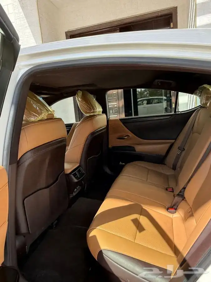 لكزس ES350 2021 نظيف 8