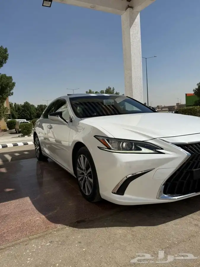 لكزس ES350 2021 نظيف 9