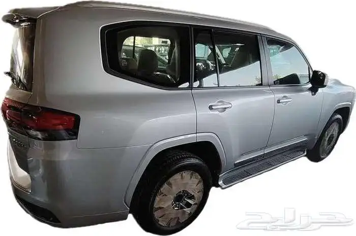 لاندكروزر L3 موديل 2025 اسود وذهبي وبيض 10