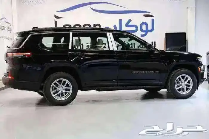 جراند شيروكي لاريدو ستاندر2025 3