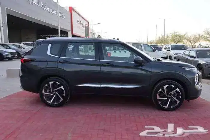 ميتسوبيشي اوتلاندر 7 راكب بدون دبل 2025 4