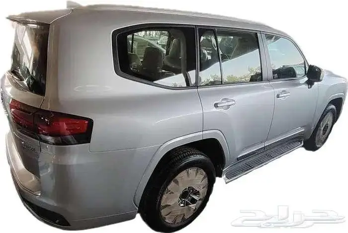 لاندكروزر L3 موديل 2025 اسود وذهبي وبيض 9