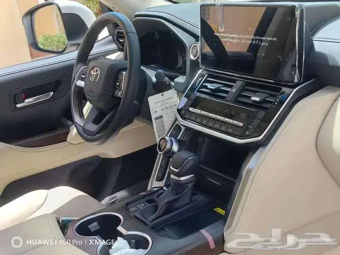لاندكروزر L4 بنزين موديل 2025 12
