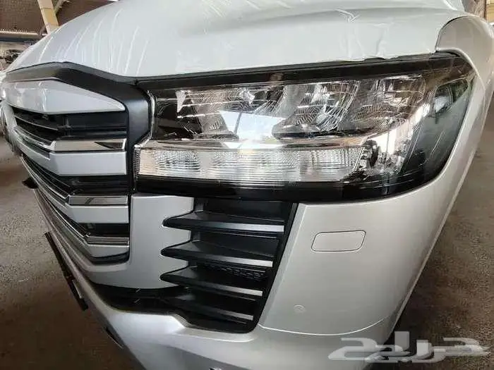 لاندكروزر L3 موديل 2025 اسود وذهبي وبيض 8