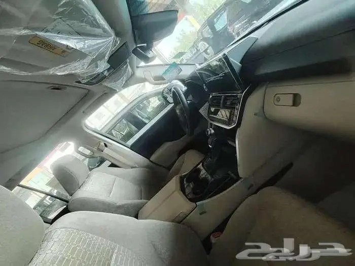 لاندكروزر L3 موديل 2025 اسود وذهبي وبيض 21