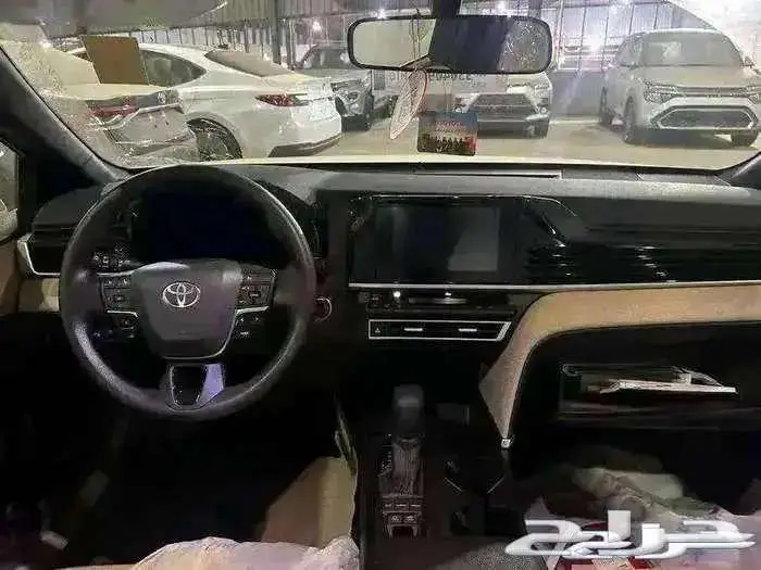 تويوتا كامرى E هايبرد 2025 2