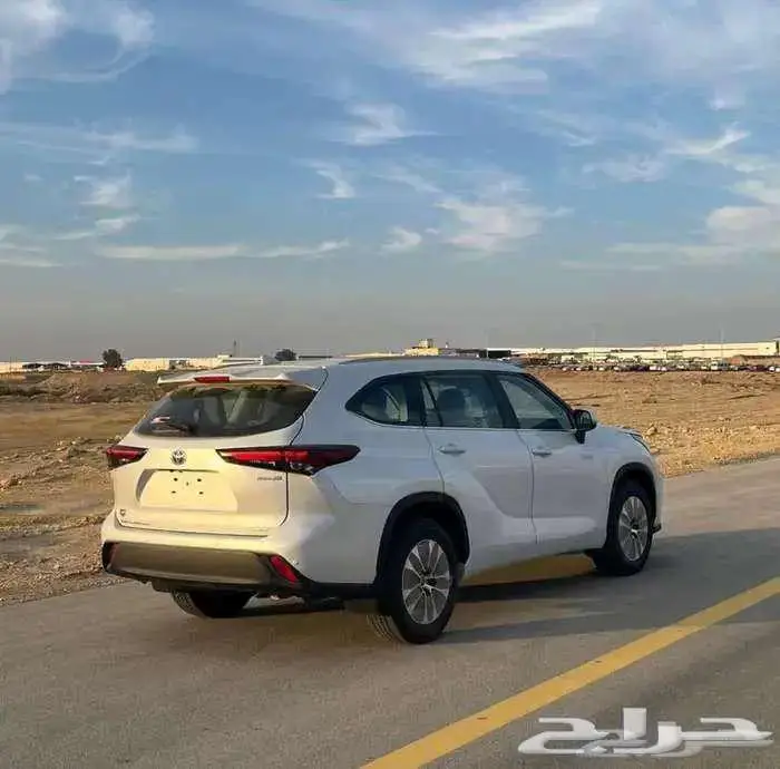 تويوتا هايلاندر GLE 2025 نصف فل 3