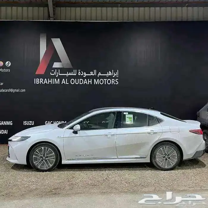 تويوتا كامري LE هايبرد 2025 1