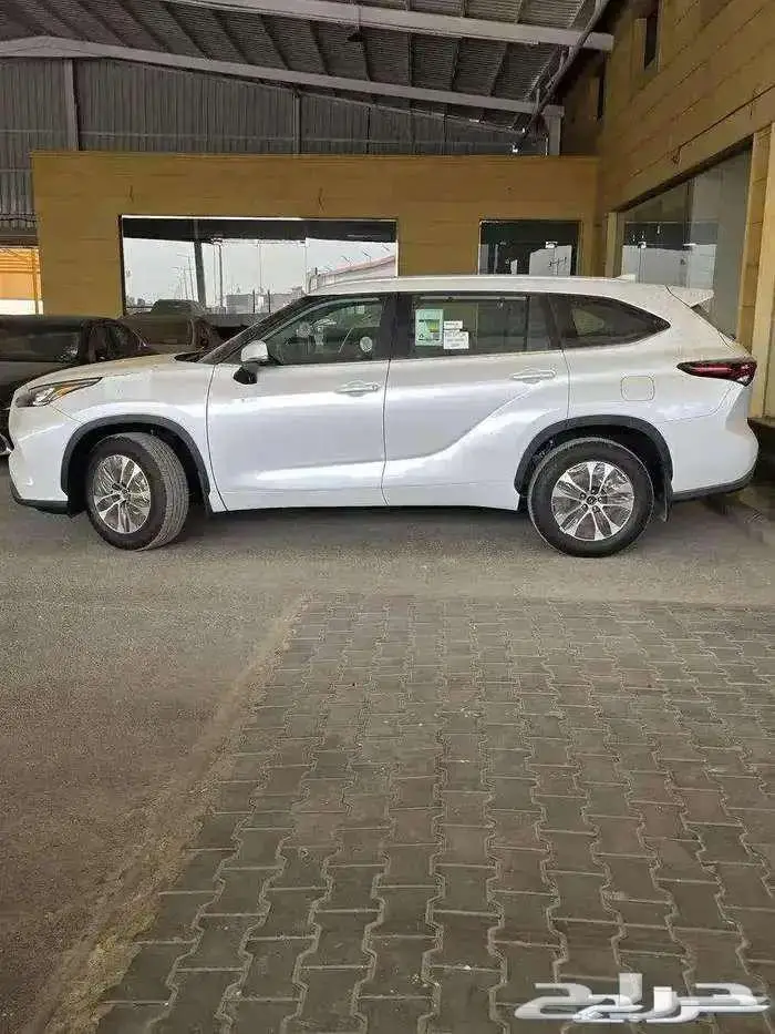 تويوتا هايلاندر GLE 2025 نص فل 1