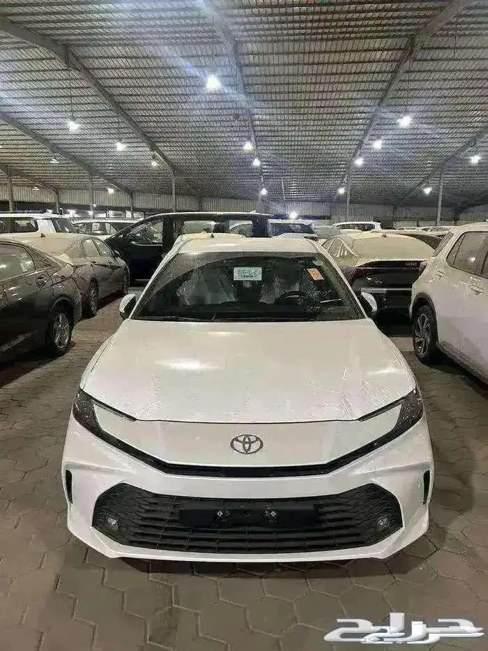 تويوتا كامرى E هايبرد 2025 1