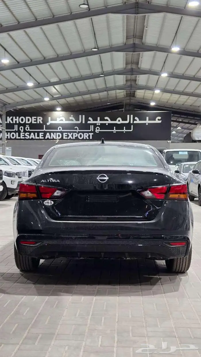 نيسان التيما اسود 3