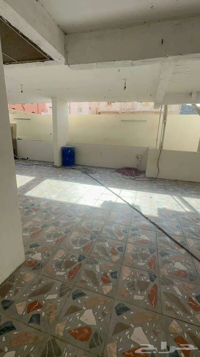 مستودع للإيجار في الحمراء 1