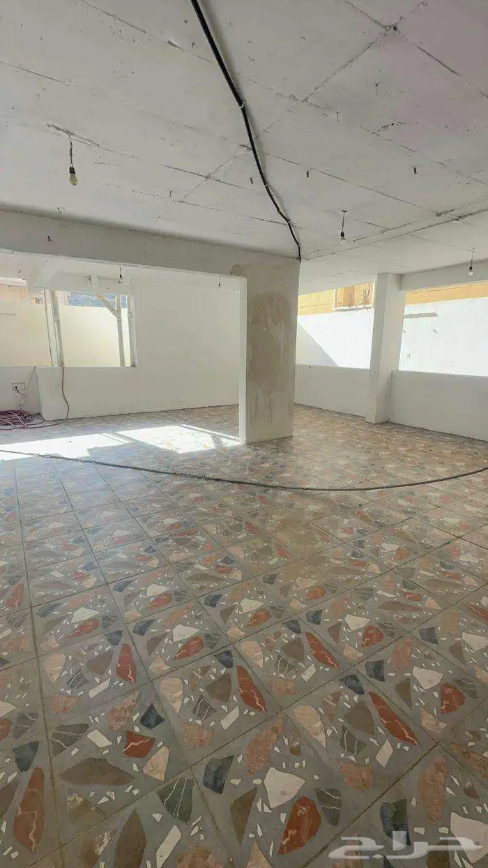 مستودع للإيجار في الحمراء 6