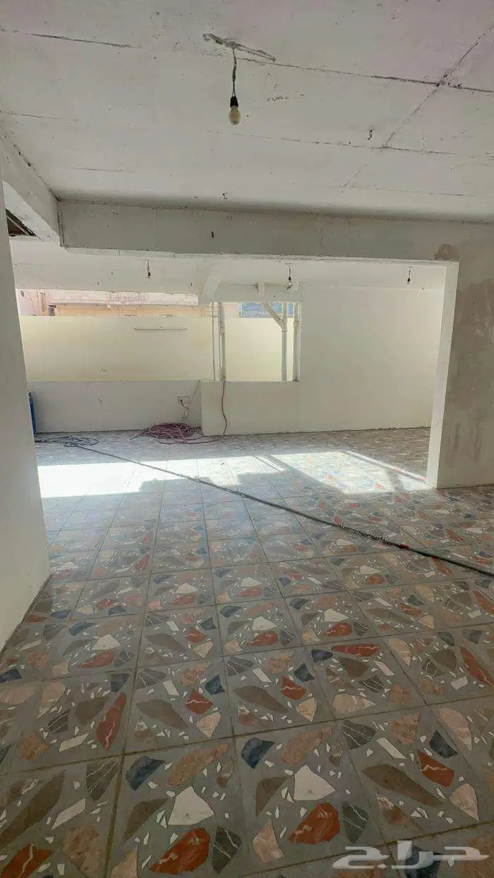 مستودع للإيجار في الحمراء 5