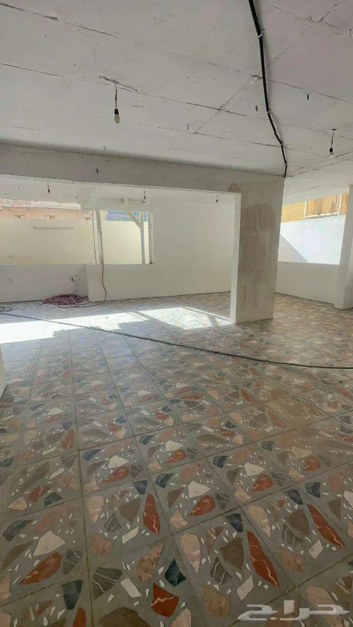 مستودع للإيجار في الحمراء 9
