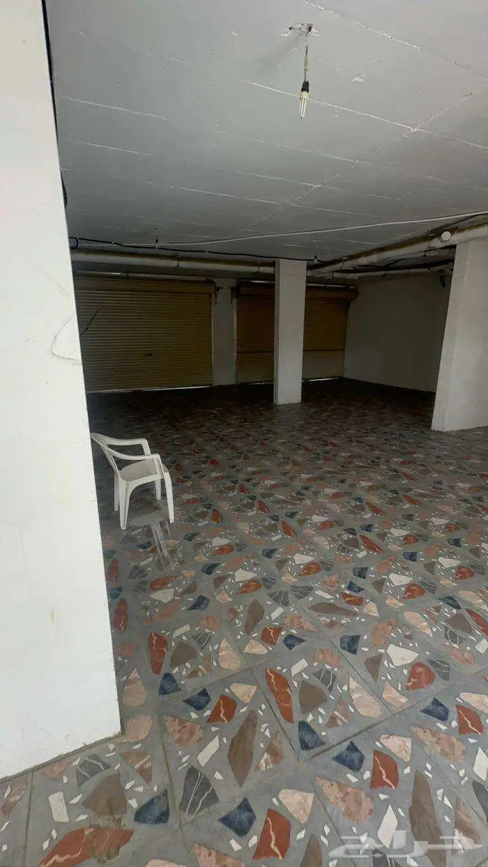 مستودع للإيجار في الحمراء 10