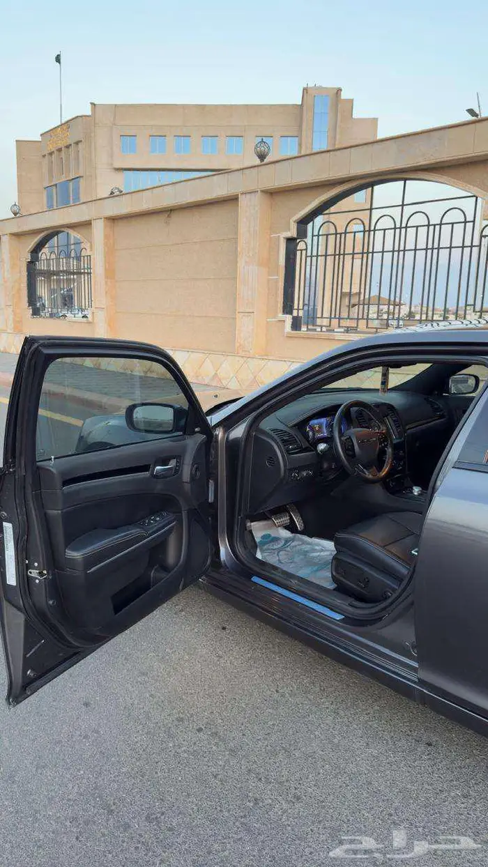 كرايسلر نظيفه اول مالك 8