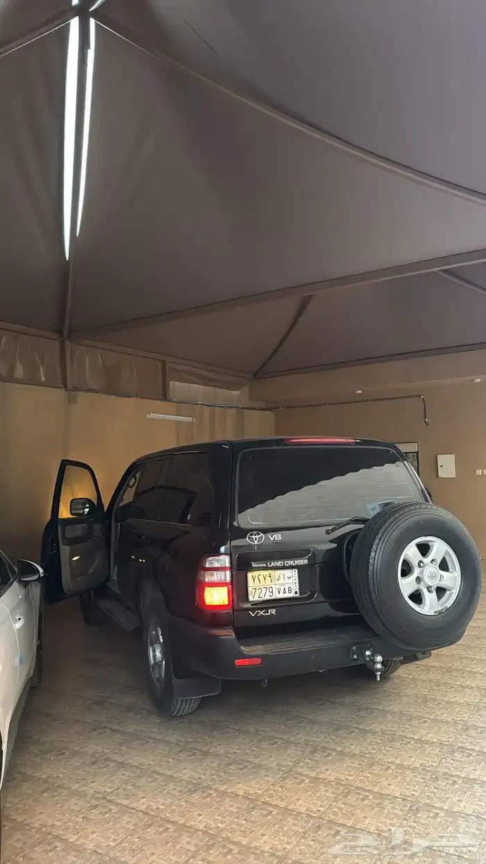 لاندكروزر اسود 0