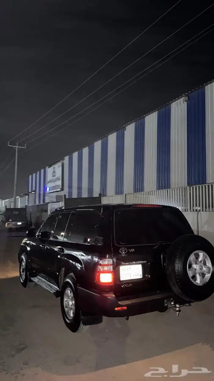 لاندكروزر اسود 6