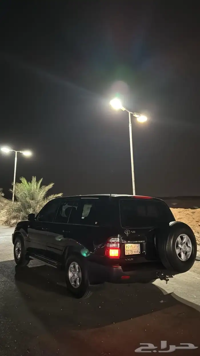 لاندكروزر اسود 3