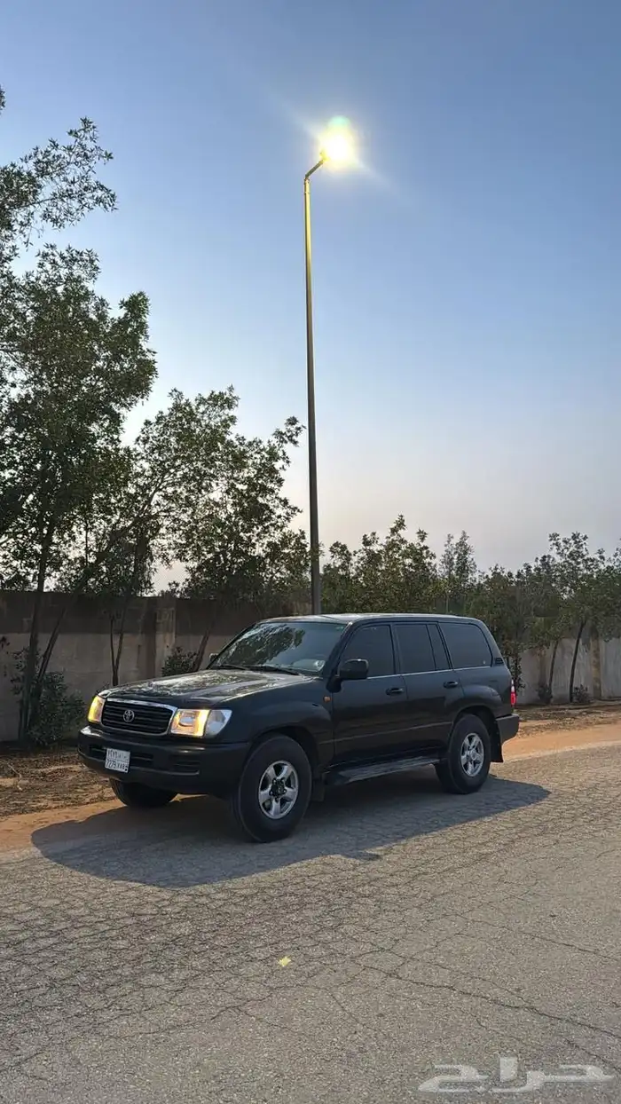 لاندكروزر اسود 1