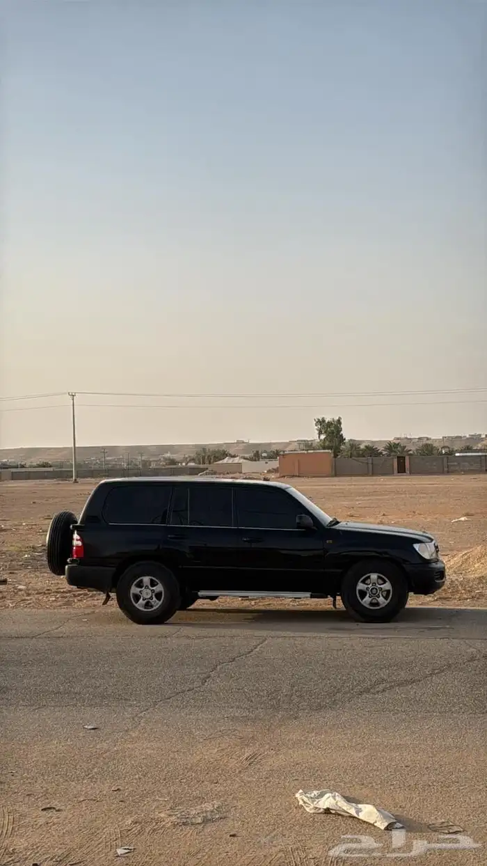 لاندكروزر اسود 2