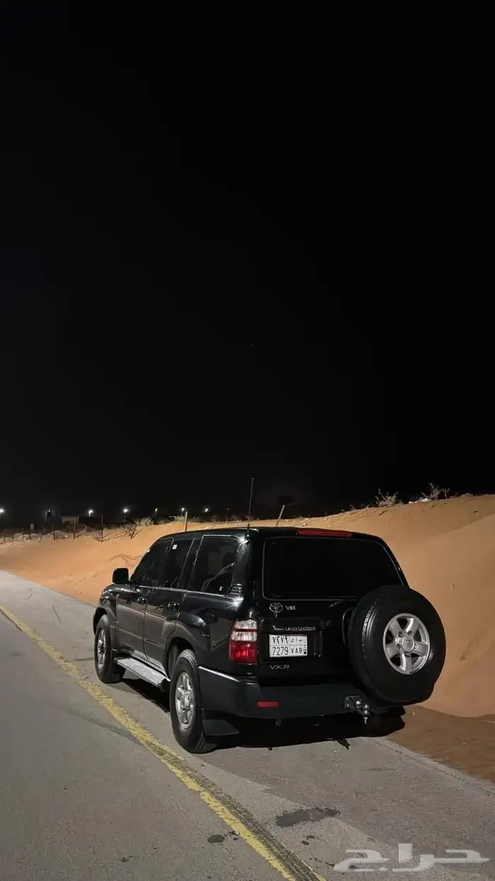 لاندكروزر اسود 4