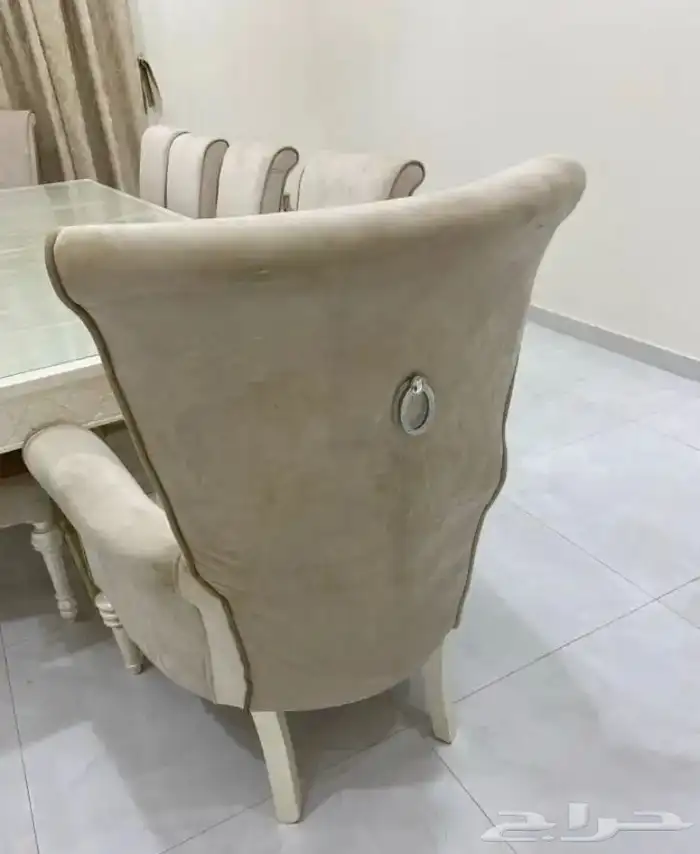 طاولة طعام 3