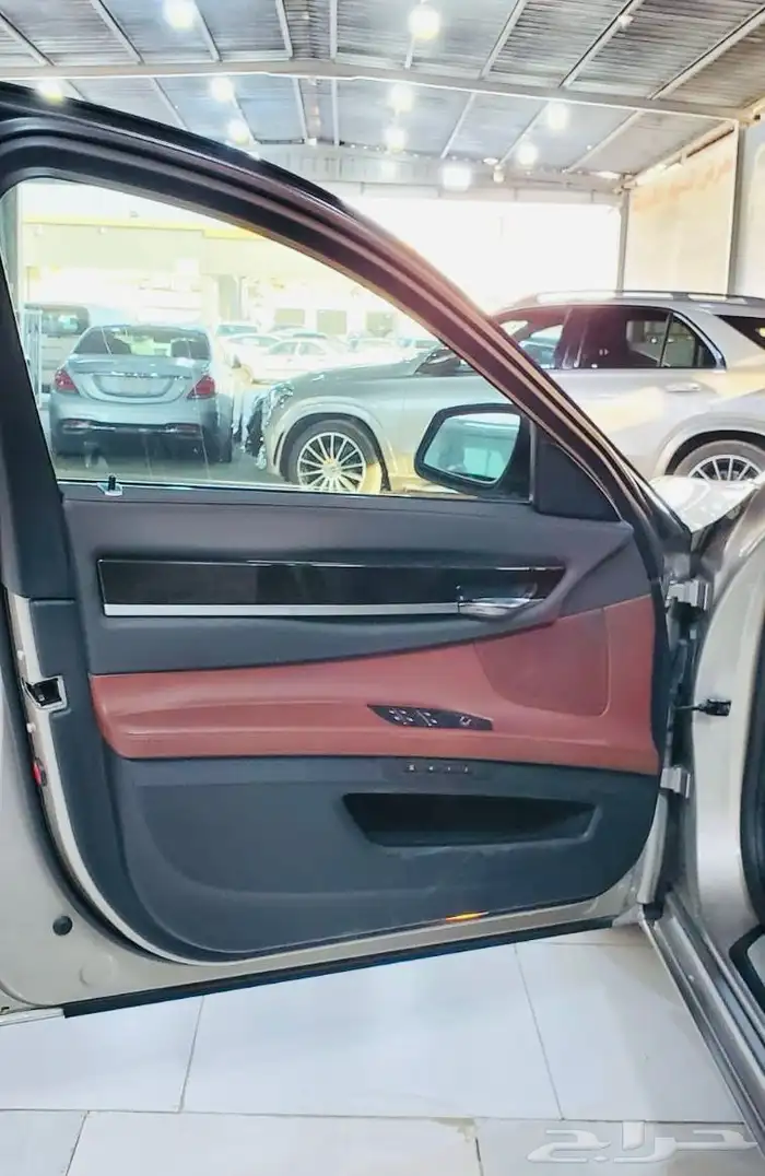 بي ام دبليو 750iL بحالة الوكالة ( مخزن ) 2014 3