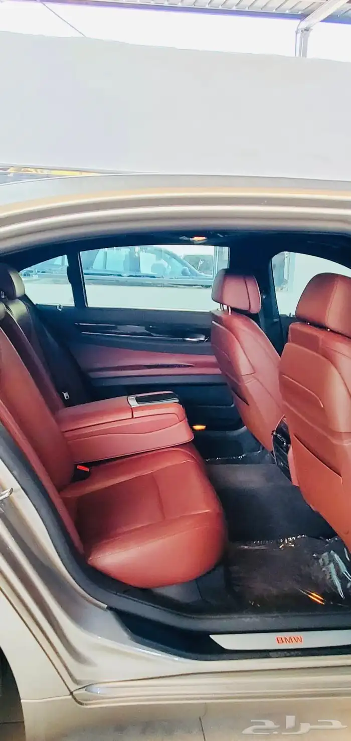 بي ام دبليو 750iL بحالة الوكالة ( مخزن ) 2014 9