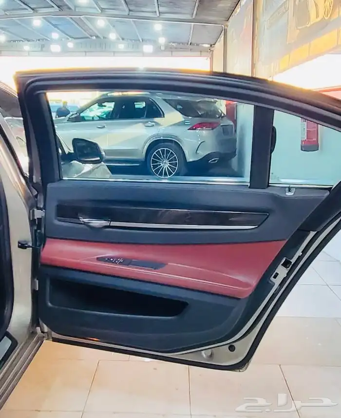 بي ام دبليو 750iL بحالة الوكالة ( مخزن ) 2014 8