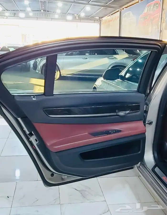 بي ام دبليو 750iL بحالة الوكالة ( مخزن ) 2014 5