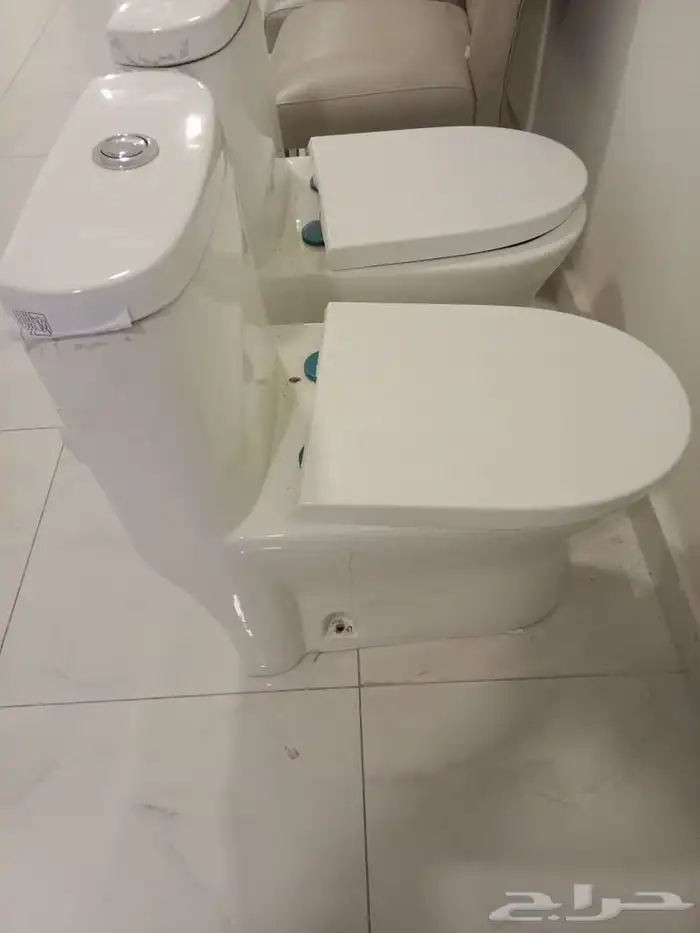 كراسي افرنجي اثنين نظيفه على السوم 0